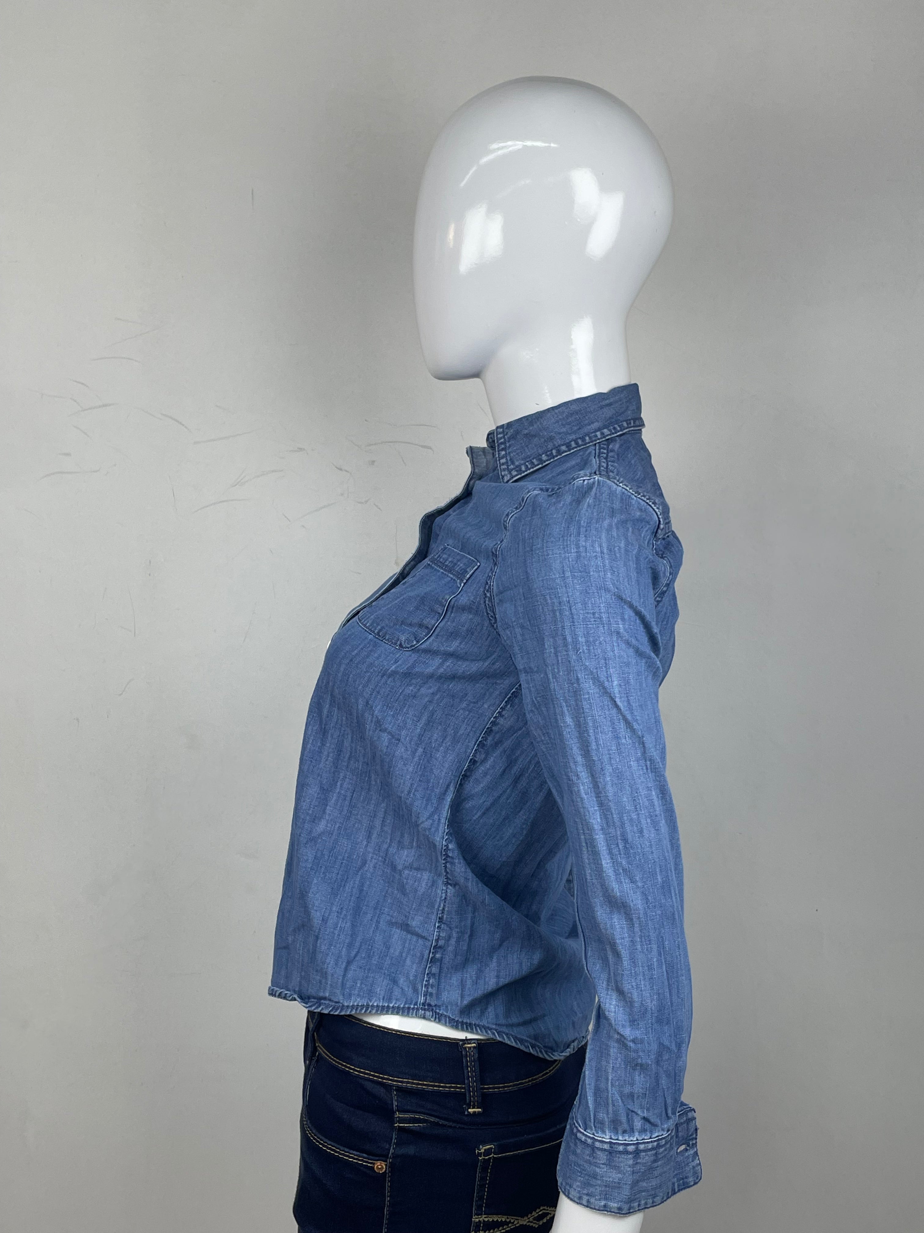 women shirt blue jeans